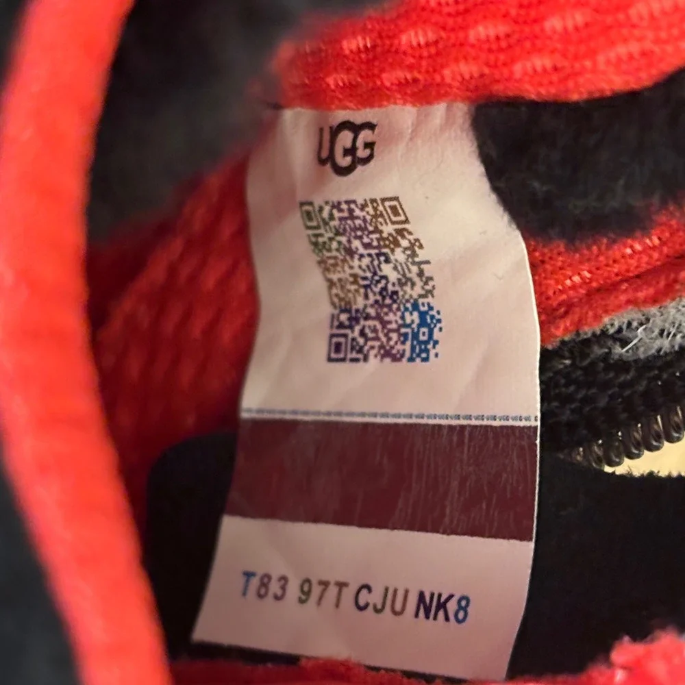 UGG Highland Hi Heritage Sneakers Black/Red Kids Size 6 Suede Elastic‎ Laces